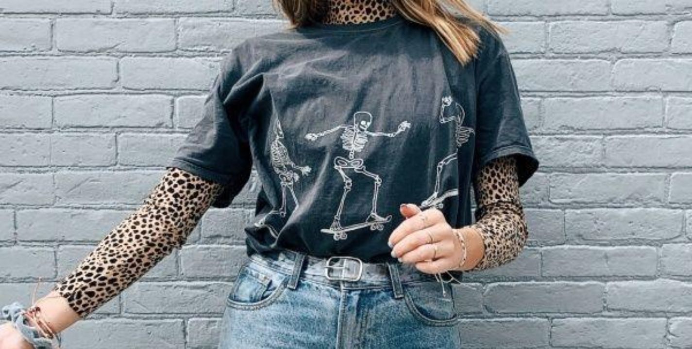 Personalmente rehén esta Camiseta manga corta sobre camiseta manga larga: La tendencia favorita del  street style | Estilo Musa Moda