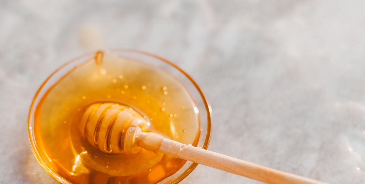 5 beneficios de usar miel en la cara