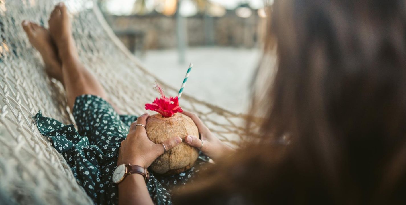 Los increíbles beneficios de tomar agua de coco para tu salud