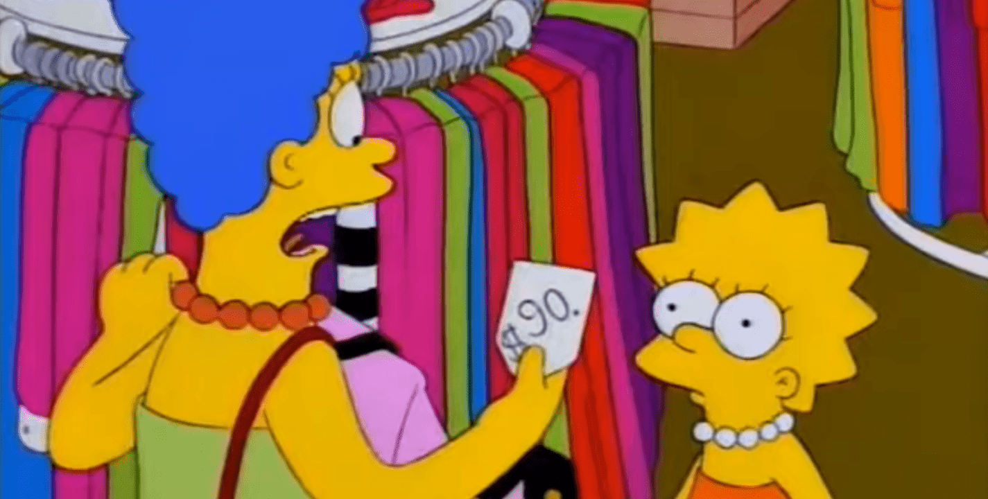 Marge se sorprende por el precio del traje de Chanel, pero Lisa la convence de comprarlo.
