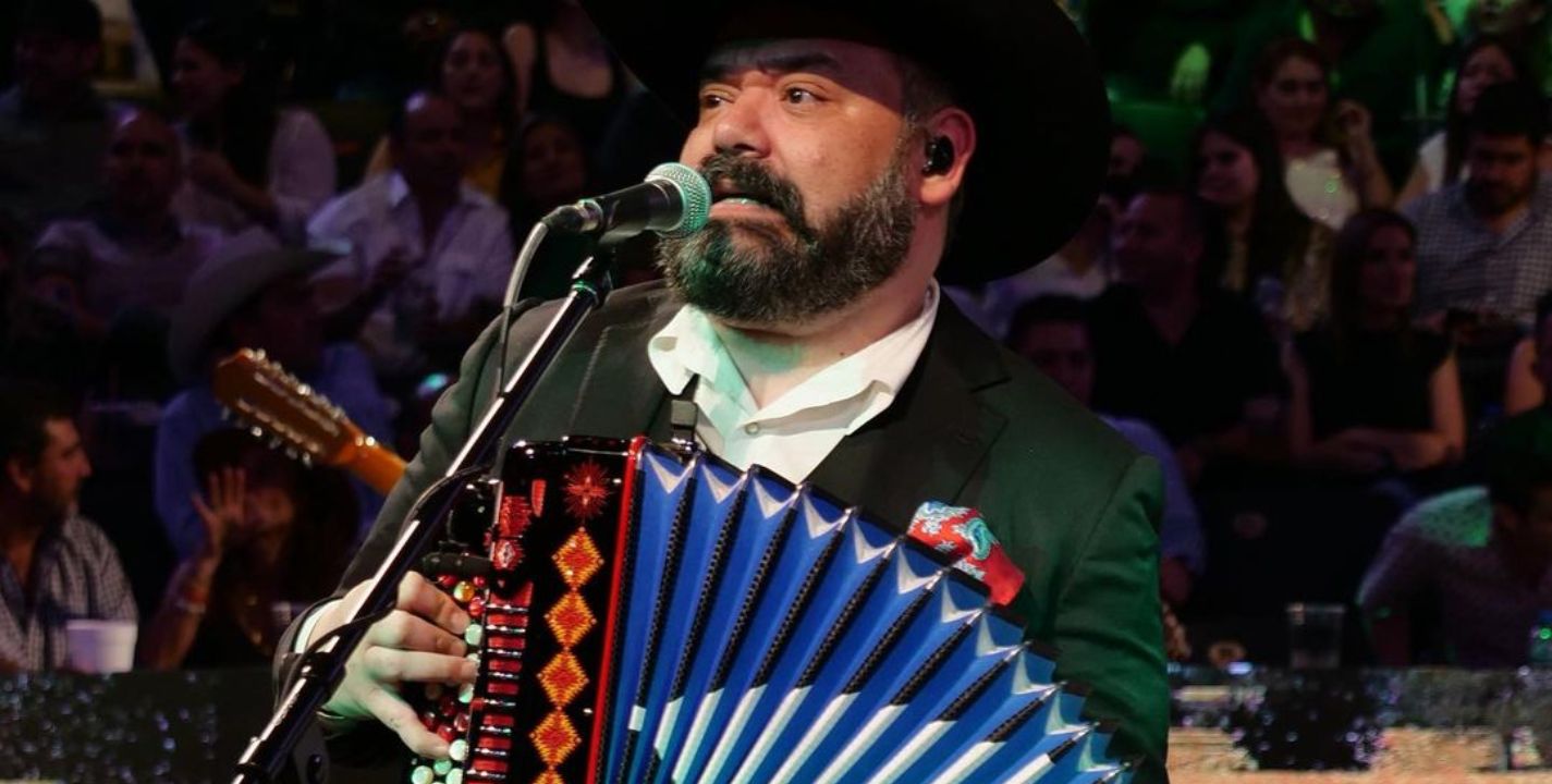 Ricky Muñoz de Intocable se desmaya en pleno concierto, tuvo problemas de salud