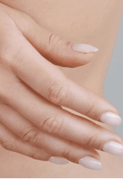 'Milky Nails', las uñas blancas que se están convirtiendo en un clásico