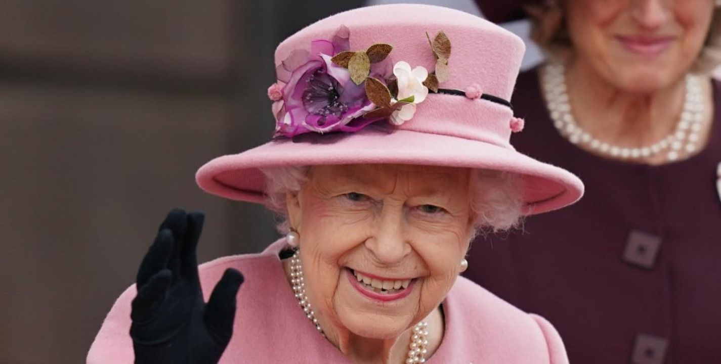 Reina Isabel II fallece a los 96 años de edad.