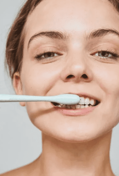 ¿Cuál es la forma correcta de lavarse los dientes?