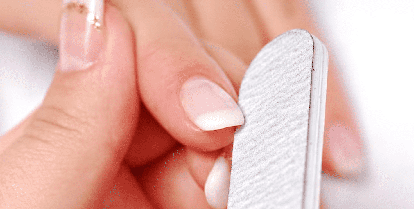 ¿Por qué se forman los "pellejitos" en las uñas y cómo prevenirlos?