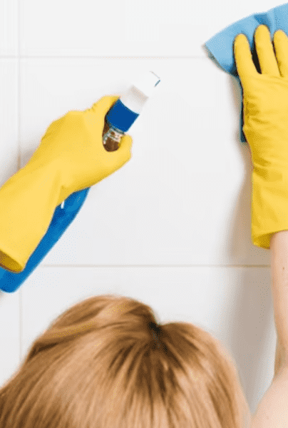 Brillantes y sin manchas: Cómo limpiar las juntas de los azulejos
